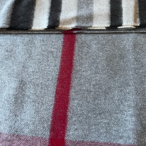 V.Fraas Plaid scarf with fringe NWT - Picture 4 of 6